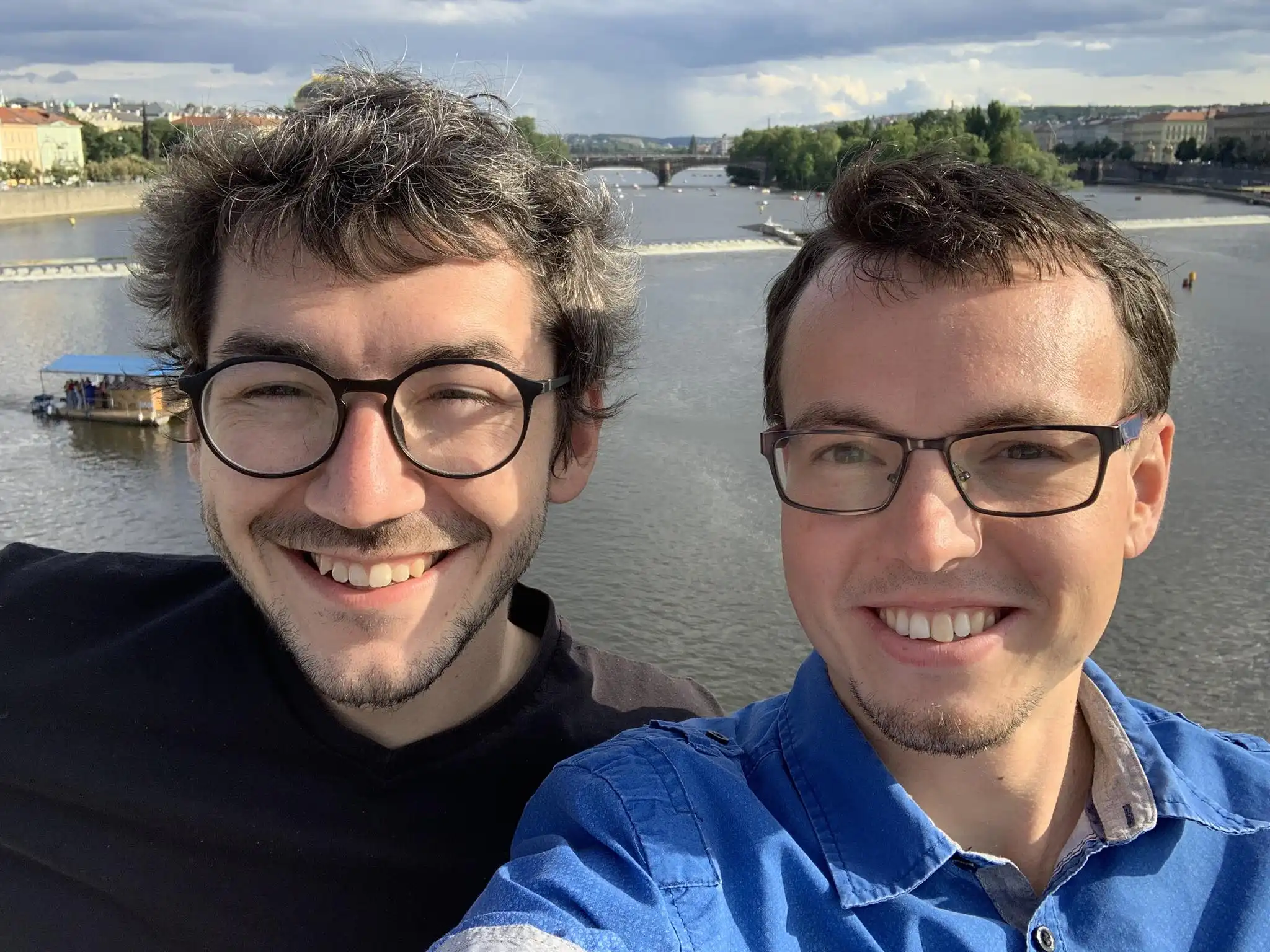 Moi et Michael sur le pont de St. Charles à Prague ~ 2023