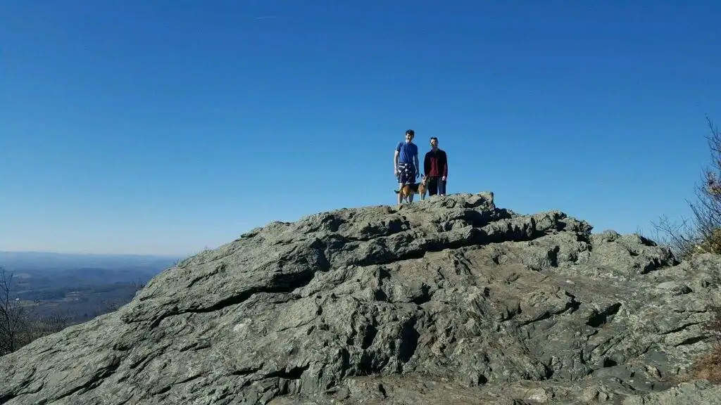 Moi et Bill et un chien sur une montaigne ~ 2017