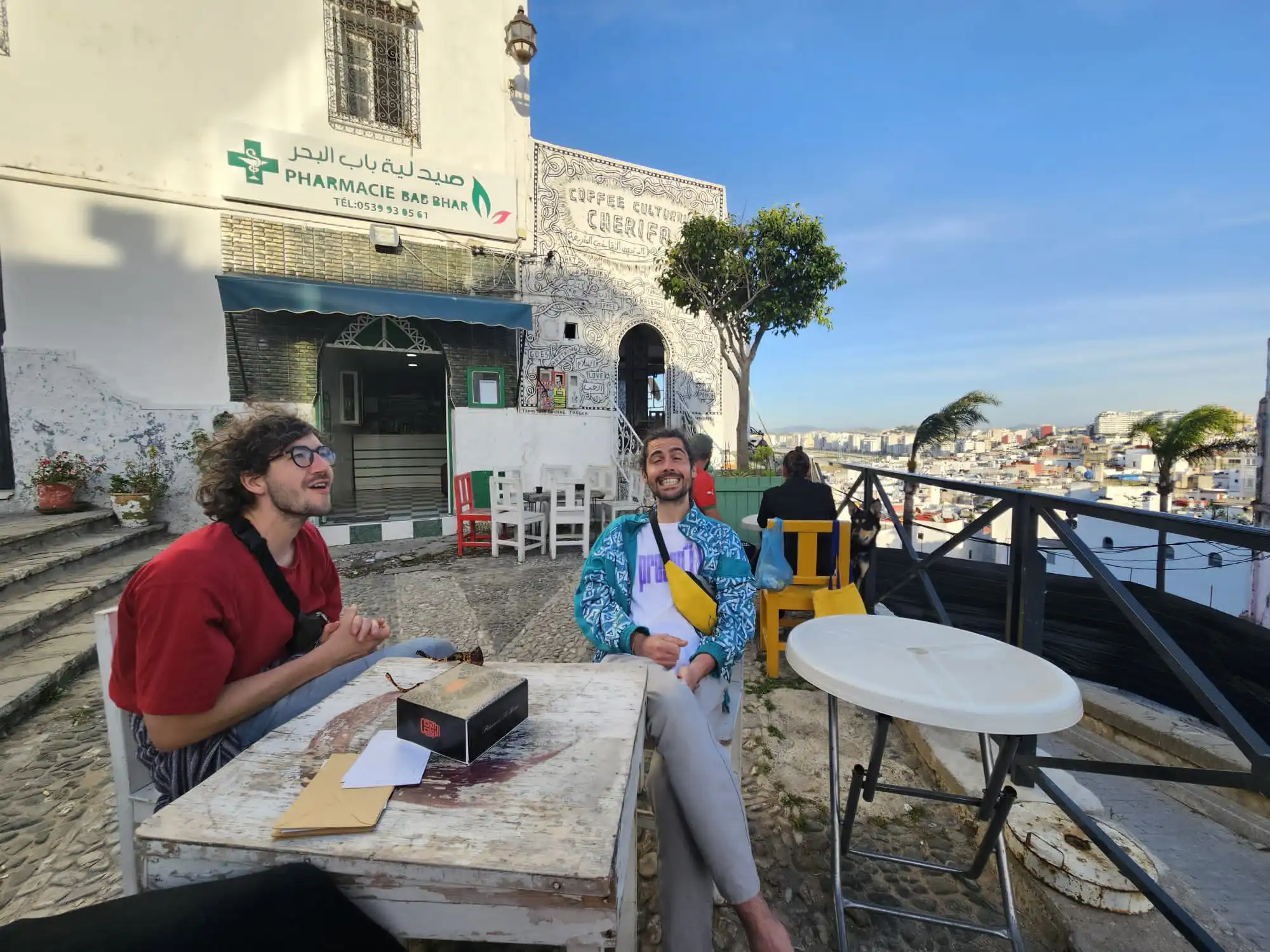 Moi et Tim à un café à Tanger