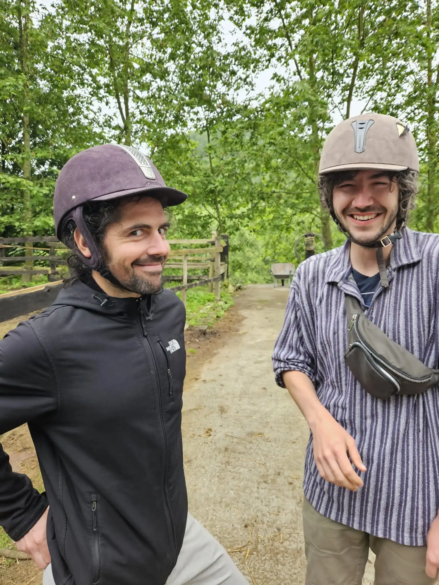 Moi et Tim à une ferme des chevaux en pays Basque